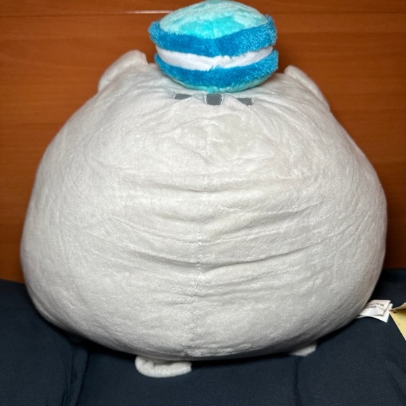 Sasurai No Tabineco Grey Cat with Macaroon Plush - Picture 3 of 3